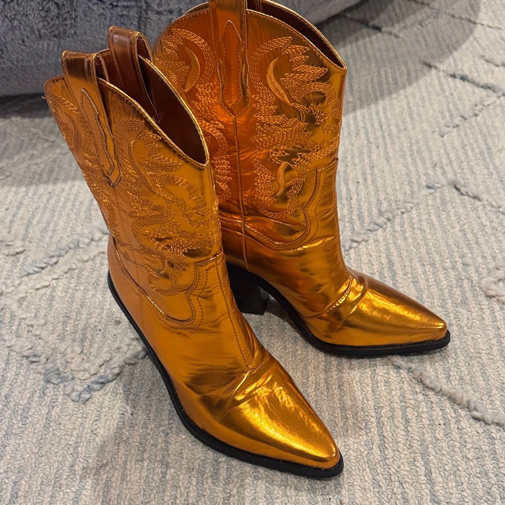 Billini Shiny  orange Ankle Booties